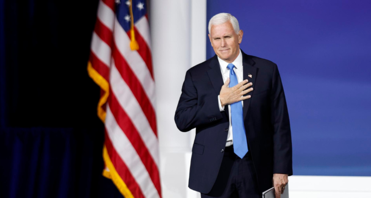 Mike Pence baja candidatura a presidencia de EEUU