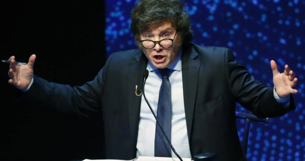 Milei confirma plan de dolarización en Argentina: “Jamás en pesos (…) no puede valer ni excremento”