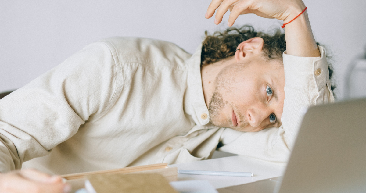 ¿Muy estresado? Psicóloga explica beneficios del mindfulness para el bienestar laboral en la oficina