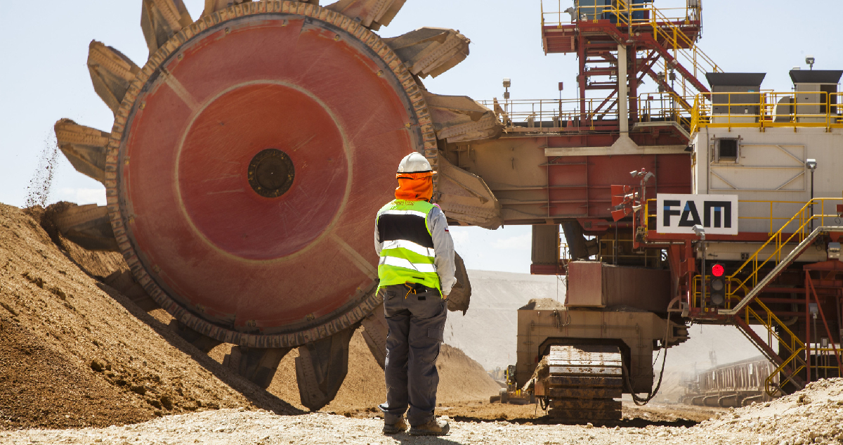 Maquinaria en la división Radomiro Tomic de Codelco