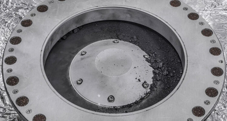 La NASA reveló primera foto de las muestras del asteroide Bennu traídas a la Tierra: ¿Qué contienen?