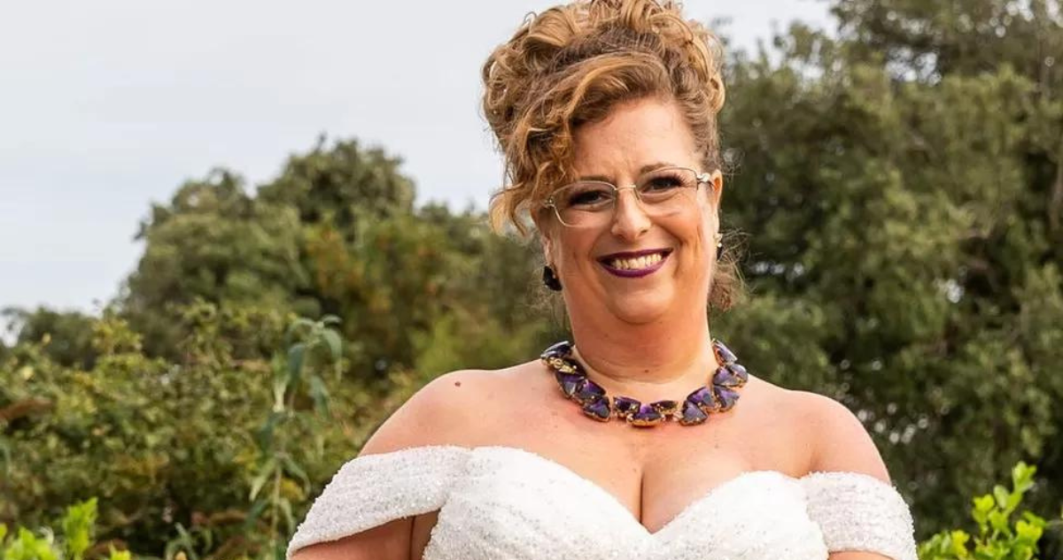 Mujer se casa con ella misma tras ahorrar por 20 años para su boda perfecta 