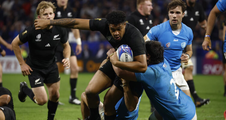 Nueva Zelanda aplastó a Uruguay en el Mundial de Rugby.