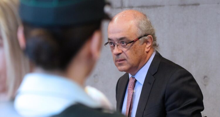 Condenan a oncólogo Manuel Álvarez por abusar de paciente con cáncer y CLC suspende sus funciones