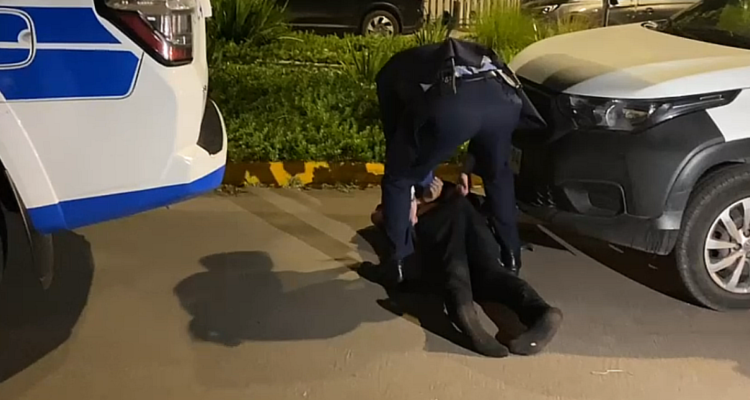 Funcionario PDI frustró a tiros portonazo en Pudahuel: detenido tiene 15 años y poseía medida cautelar