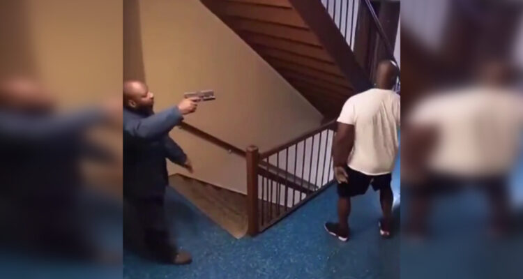 Video | Hombre mata a balazos a padre e hijo tras pelea por ruidos molestos en apartamento de Brooklyn