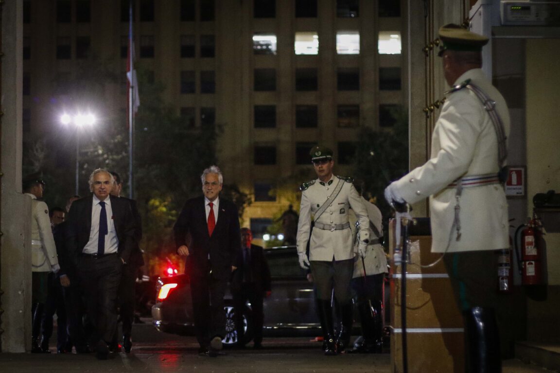 Ex Presidente Sebastián Piñera llegando a La Moneda 