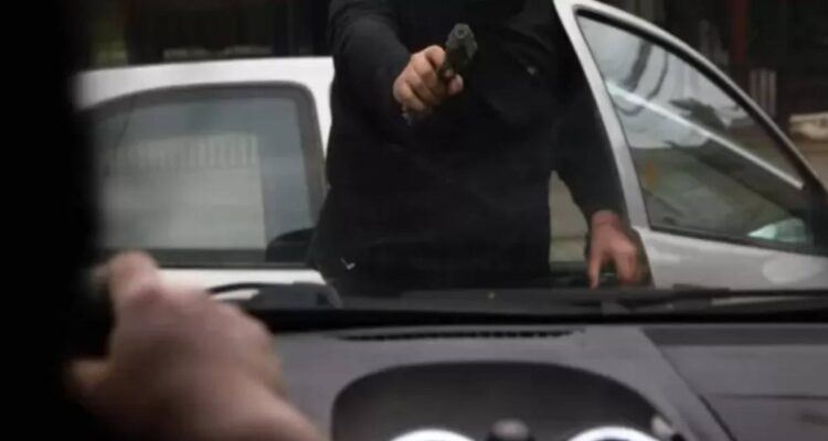 Hombre repele portonazo disparando contra delincuentes en Cerrillos: huyeron sin concretar el robo