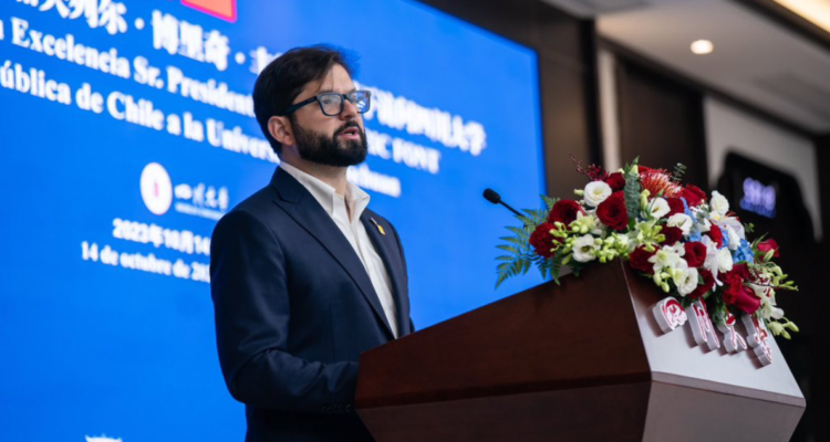 Presidente Gabriel Boric en Universidad de Sichuan, China.