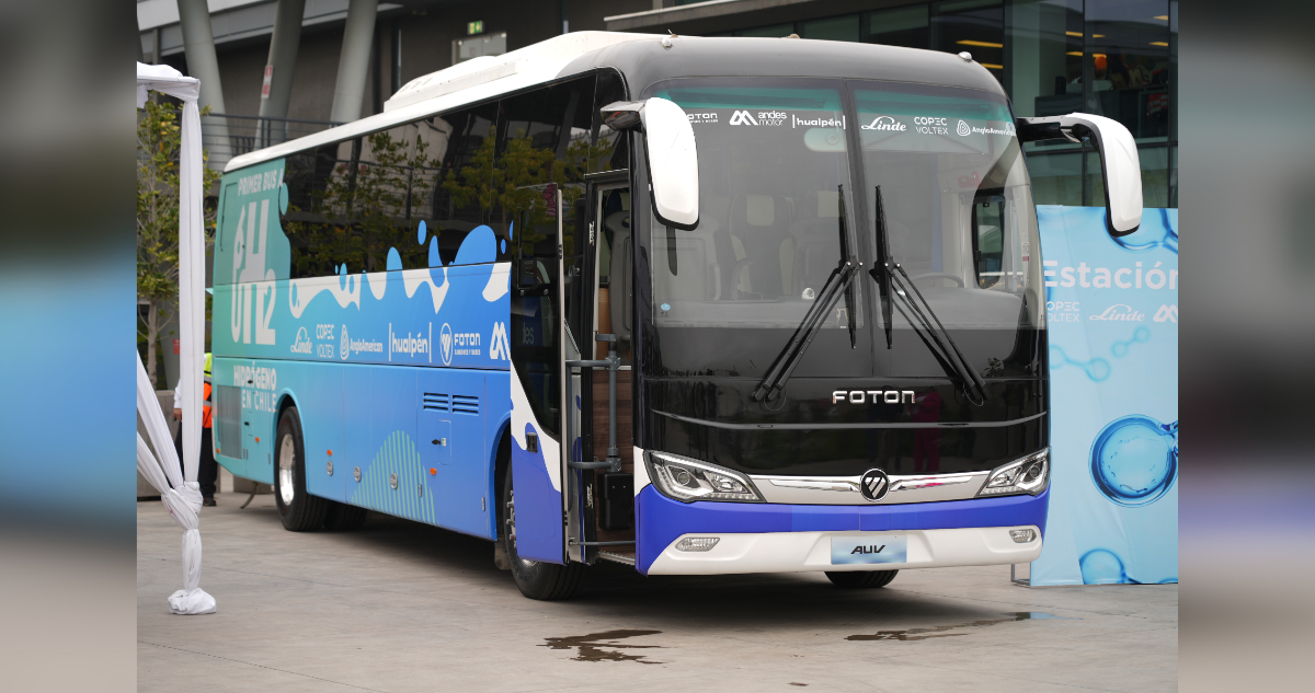 Presentan el primer bus interurbano impulsado por hidrógeno en el país con capacidad para 50 pasajeros