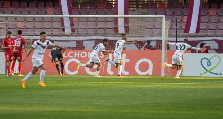 Santiago Morning aseguró su permanencia en la Primera B.