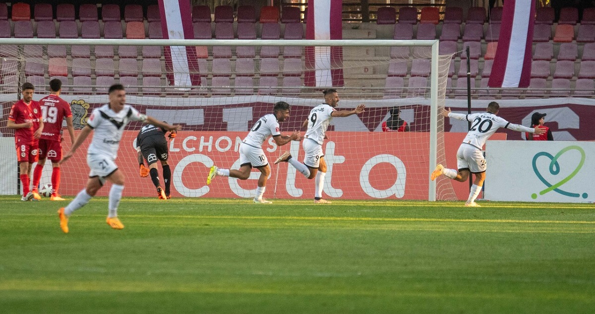 Santiago Morning aseguró su permanencia en la Primera B.