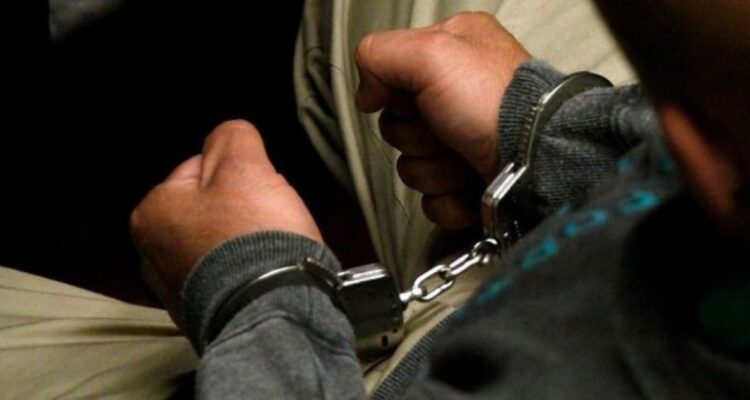 Prisión preventiva para hombre que transportaba marihuana en bus y agredió a Carabineros en Los Ríos