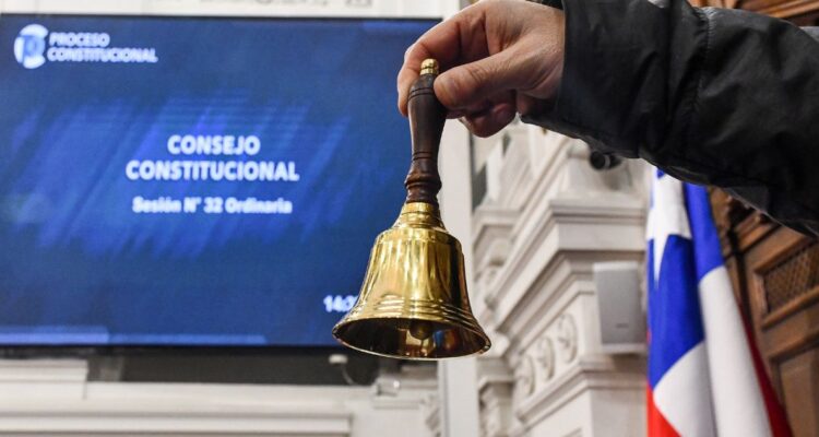 Figuras políticas firman carta en la que llaman a votar a favor en próximo plebiscito constitucional