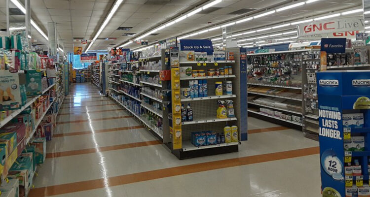 Cadena de farmacias que emplea a 67 mil personas en EEUU se declara en bancarrota y explica qué pasó