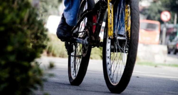 Roban otra bicicleta en Recoleta con víctima en movimiento: es un carabinero