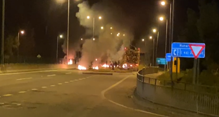 Nuevamente cortan el tránsito de la Ruta 160 en medio de pugna por predio tomado