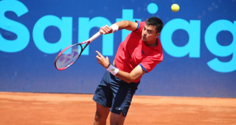Tomás Barrios se mete con autoridad a cuartos del tenis de Santiago 2023