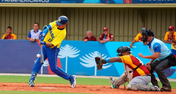 Brasil dio batacazo en el Béisbol de Santiago 2023.