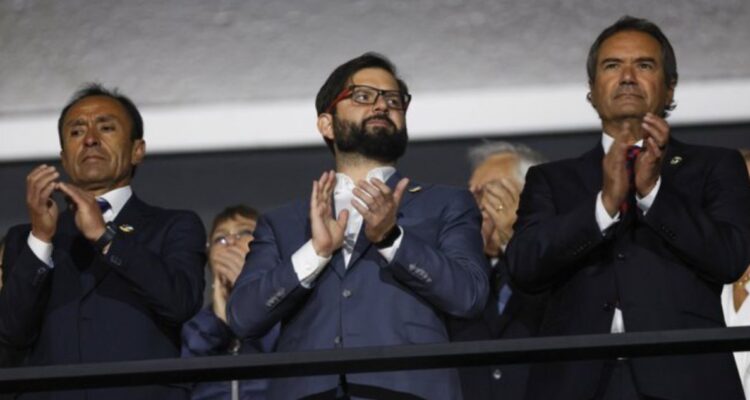 Pdte. Boric recibe calurosa recepción del Estadio Nacional en apertura de Santiago 2023