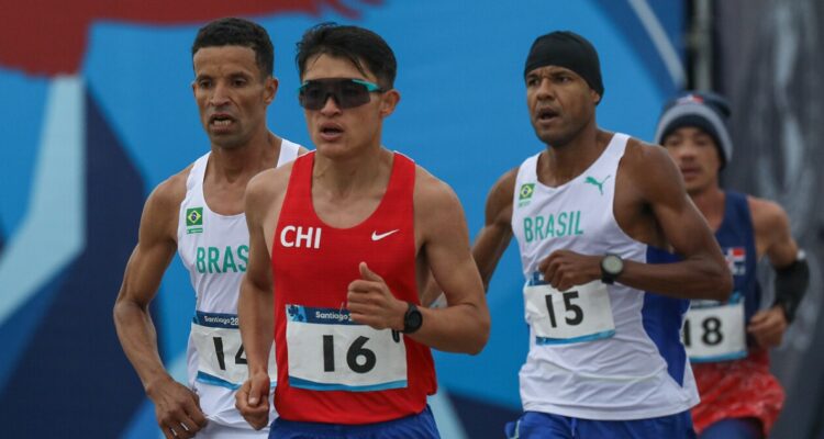 Hugo Catrileo ganó plata en Santiago 2023.