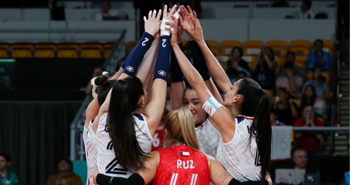 Team Chile de voleibol y un gran triunfo ante Colombia en Santiago 2023 para rematar quintas