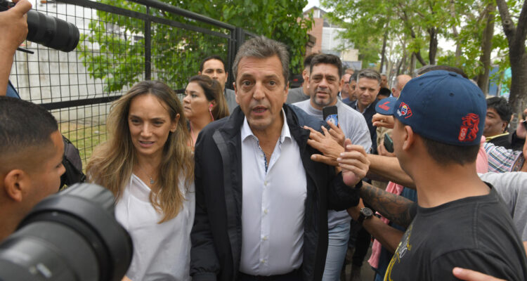 Sergio Massa al momento de votar