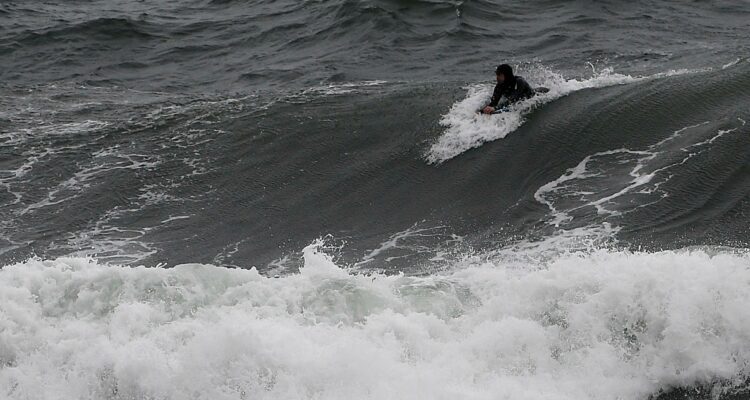 SURFISTA MUERE AHOGADO TRAS SUFRIR CAÍDA DE TABLA EN CONCÓN