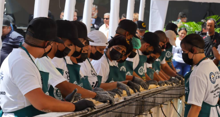 ¿Te lo comerías?: Venezuela quiere ser récord mundial por tener un tequeño de 15 metros