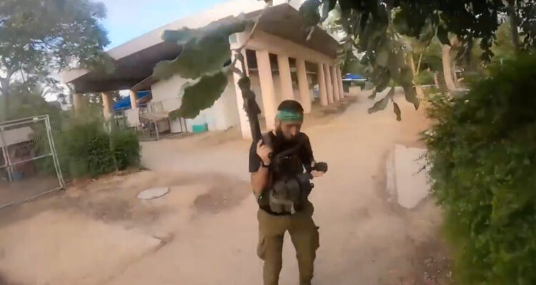 Terrorista de Hamás graba su propia muerte tras atacar kibutz en Israel