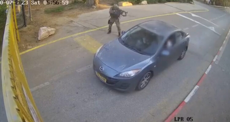 Así ingresaron los terroristas de Hamás al kibutz israelí donde mataron a 100 hombres, mujeres y niños