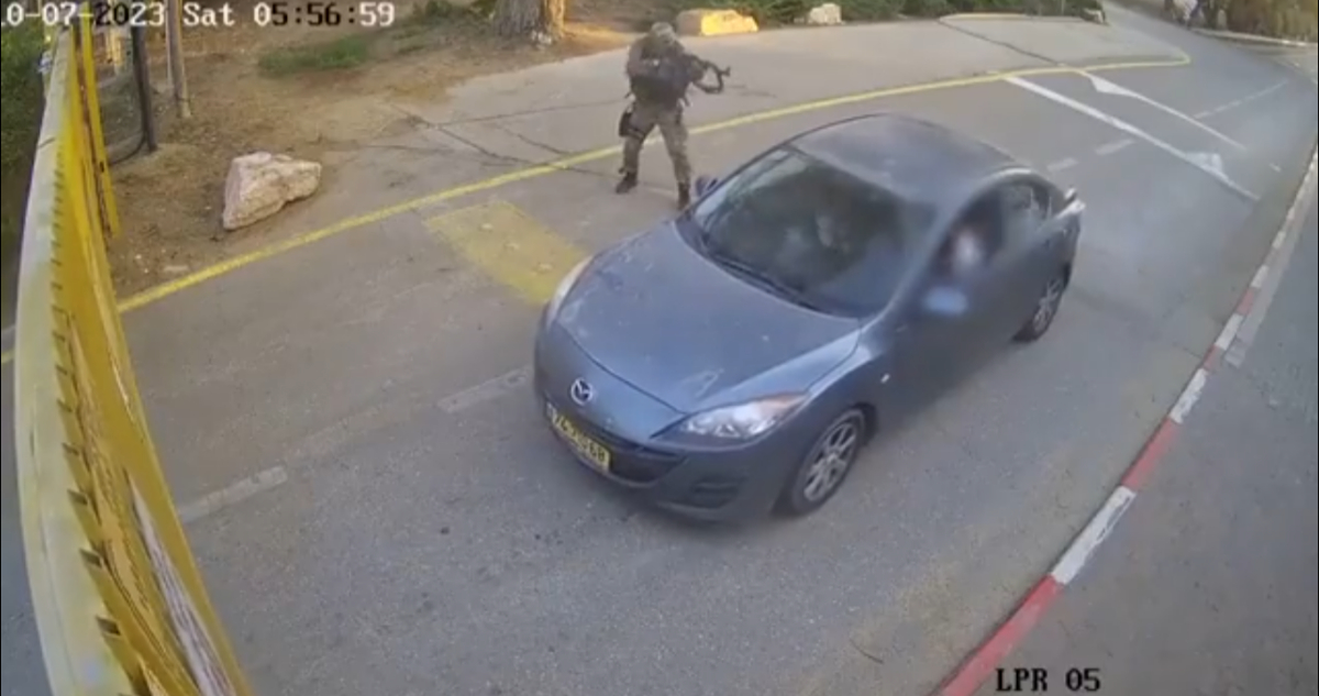 Así ingresaron los terroristas de Hamás al kibutz israelí donde mataron a 100 hombres, mujeres y niños