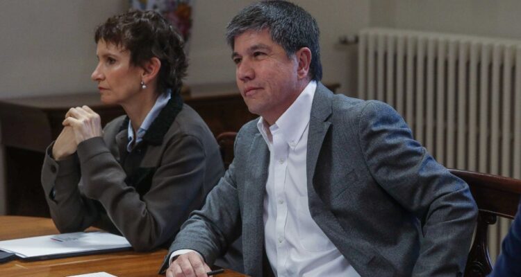 ¿Se pueden revocar? La diferencia técnica entre Tohá y Monsalve por pensiones de gracia del estallido