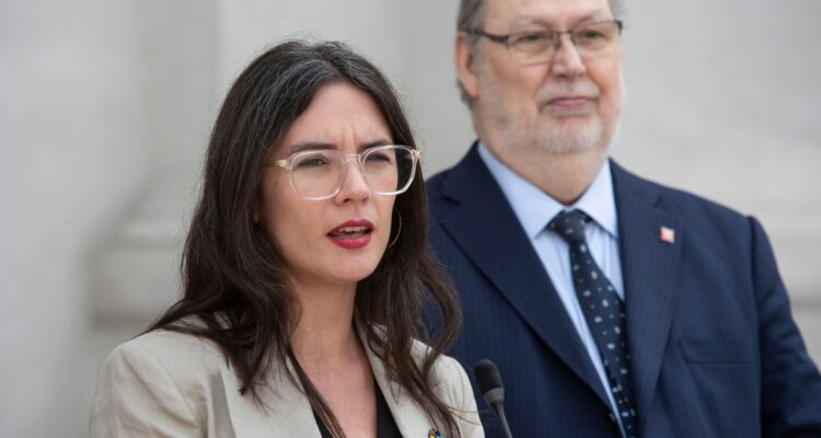 Vallejo asegura que “no vamos a caer en ese juego” por emplazamiento a definir postura ante plebiscito