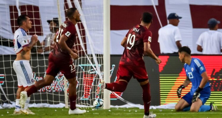 Venezuela humilla a Chile en Eliminatorias.