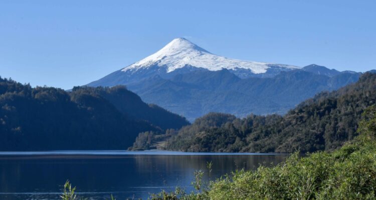 Volcán Villarrica cambia de Alerta Naranja a Amarilla
