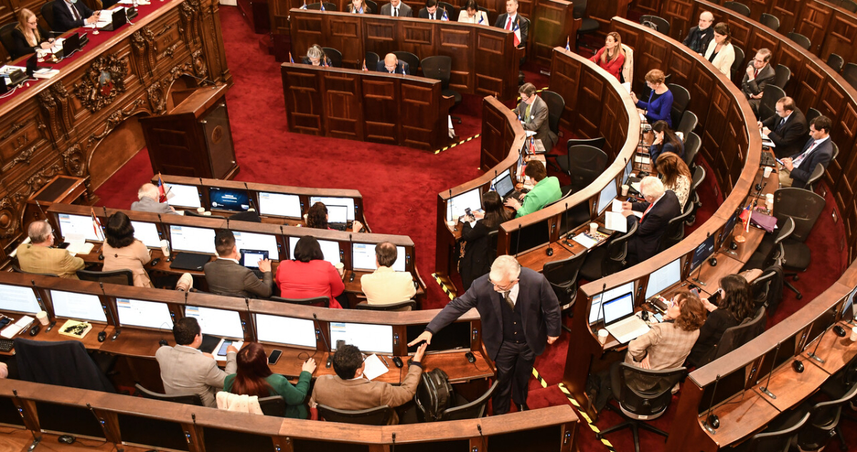 Recurrir a “árbitros”: idea de consejeros oficialistas tiene en suspenso votación de texto completo