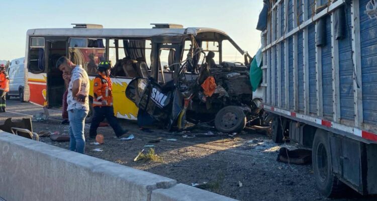 Dos muertos y al menos 10 heridos deja colisión frontal entre un camión ...