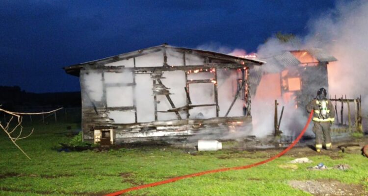 Adulto mayor muere en incendio de vivienda en Maullín