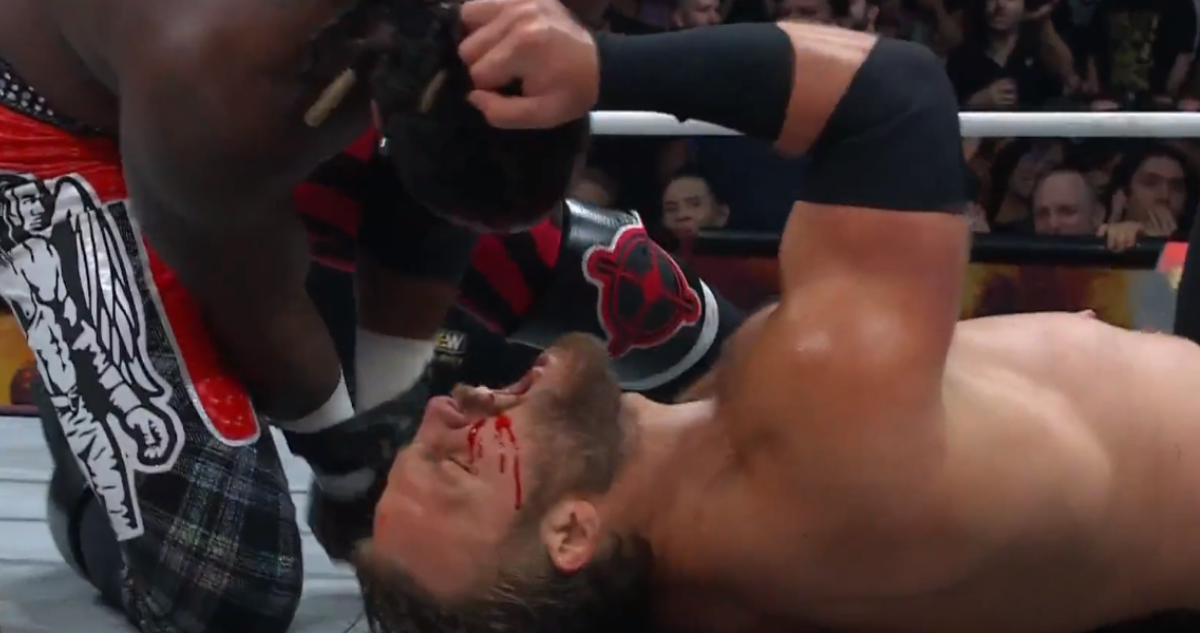 Brutal combate en la AEW deja asqueroso registro: luchador hirió en la cara a rival y bebió su sangre
