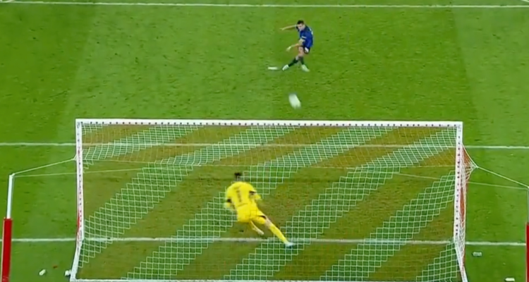 Alexis anota para la igualdad del Inter de Milán.