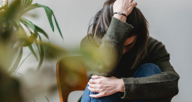 La rumiación puede derivar en cuadros de ansiedad y depresión.