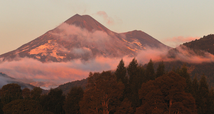 Sismo asociado a fracturamiento de roca se registra en Volcán Llaima: se mantiene alerta técnica verde