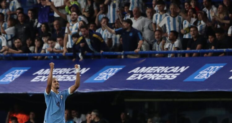 Uruguay sorprendió a Argentina en La Bombonera