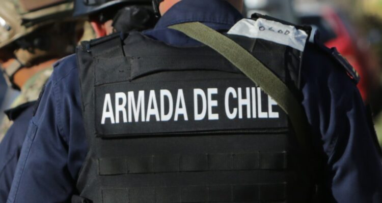 Detienen a 2 funcionarios de la Armada por atacar a chofer de app y amenazarlo de muerte en Valparaíso
