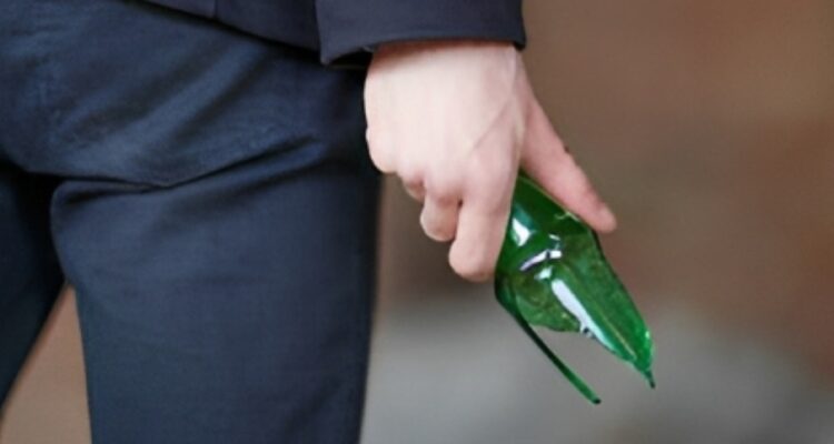 Hombre muere tras ataque con botella de vidrio