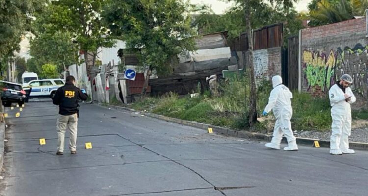 Sujeto fue acribillado al interior de auto mientras circulaba en El Bosque: se encuentra grave