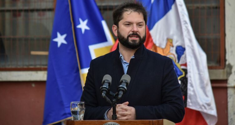 “Hay que apretar varias tuercas”: Boric explica razones para quedarse en Chile y no asistir a COP28