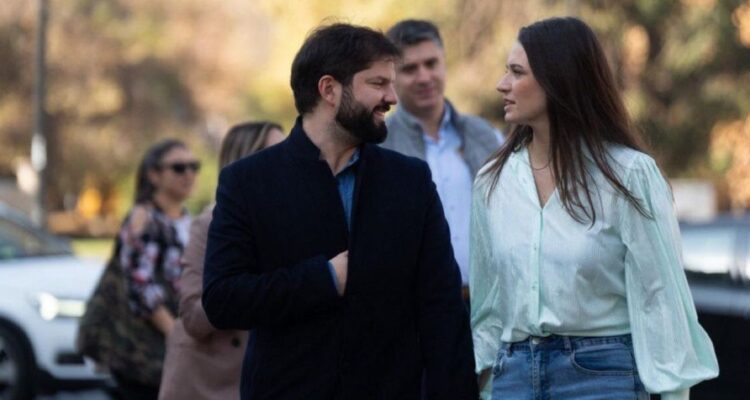 Presidente Boric termina relación con Irina Karamanos