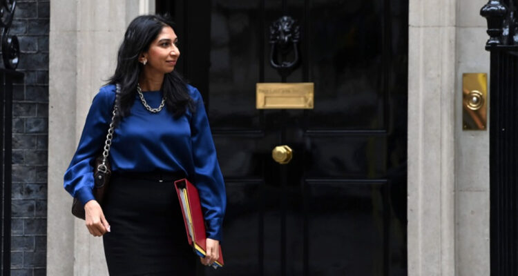 Primer ministro británico destituye a ministra del Interior tras polémica por criticar a la policía